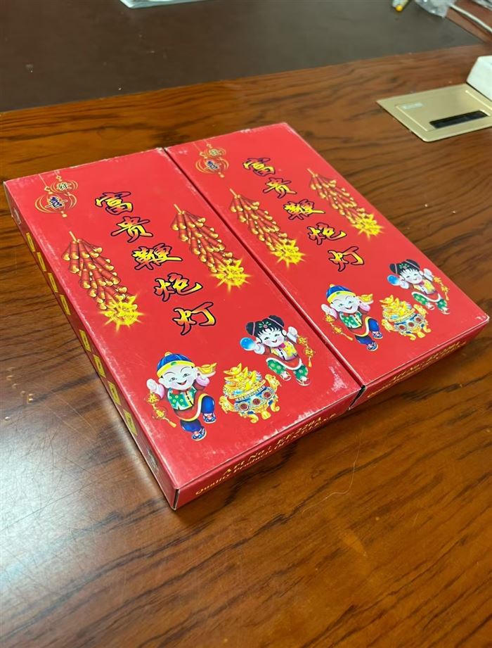 手提鞭炮灯到货2000多套，独立彩盒包装，仿真鞭炮声，LED彩灯，大货原箱原件，景区广场练摊利润品，块块钱的事