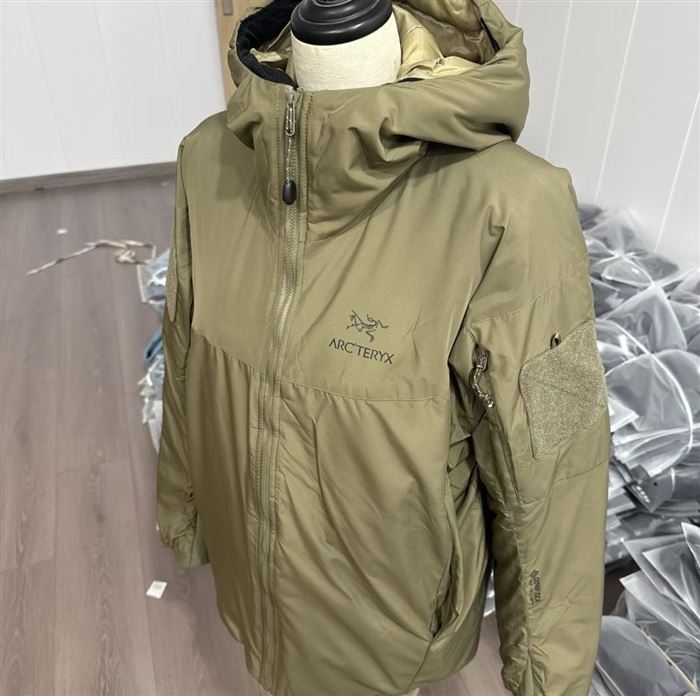 还有几十件小鸟战术棉服
