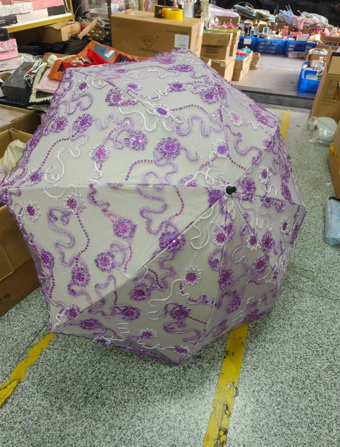 双层刺绣晴雨伞1200支左右，清货￥12元一个