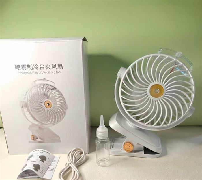 夹子喷雾风扇 2100个 8.x元 ​无刷电机 1200mah 彩盒包装 ​原箱原件 一键喷雾
