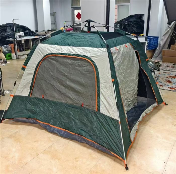 户外帐篷新到一批，黑胶2.1*2.1四面帐 独立纸箱包装 数量3000个！ 有兴趣的来聊聊！