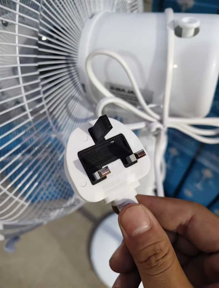 英规加重电热风扇16 inch floor fan 500 pieces in stock ​16 بوصة مروحة الأرض 500 قطعة من المخزون