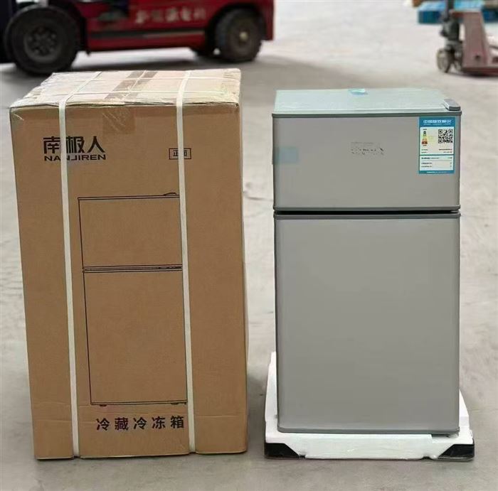 特价南极人 118冰箱200台左右 外箱尺寸：42×44×705 冰箱尺寸65*35*37.5 230一台处理。质保一年。