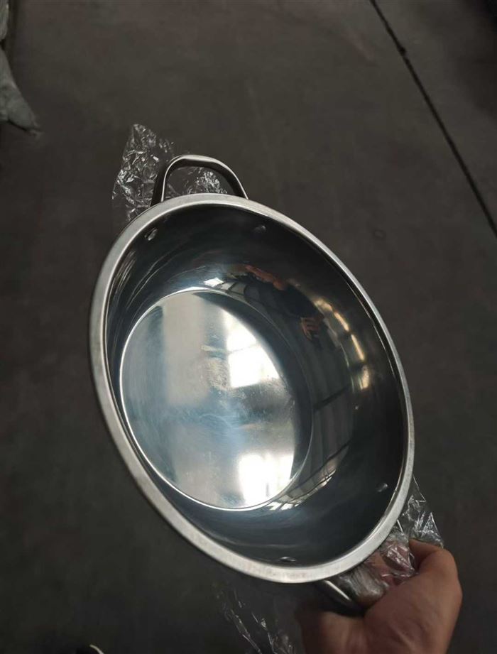 2500套304不锈钢汤锅，7个方左右 重量1.8吨左右，块块钱出