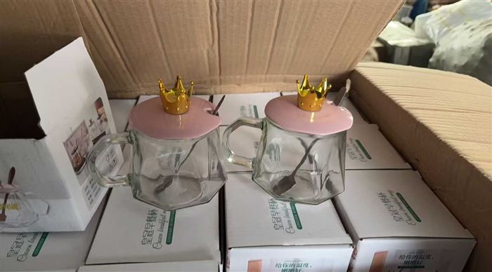 网红杯玻璃杯还有2200个 ​1元一个，拿去发财吧