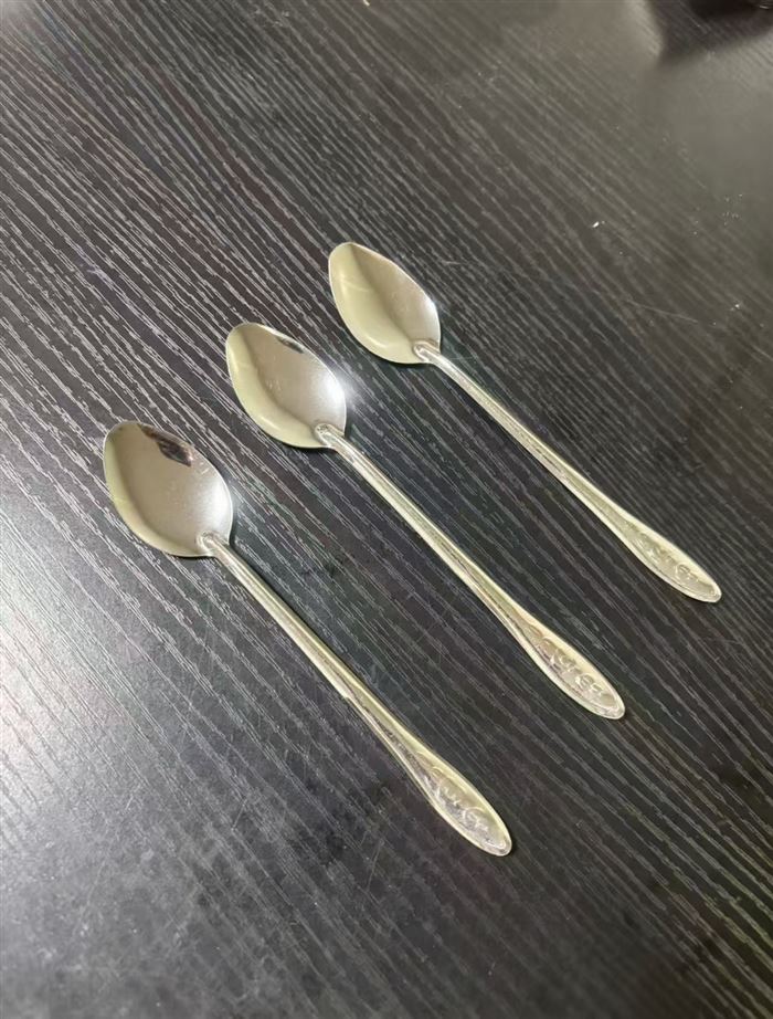 小勺子整箱整件 3吨左右 按吨出 合几分钱一支