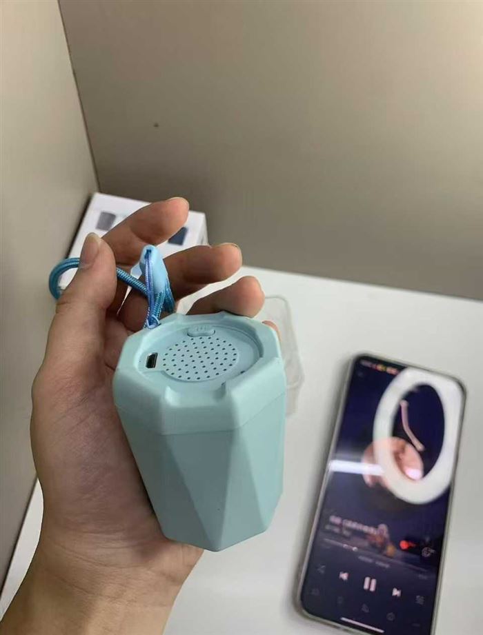 小音箱 1750个 3.*💰 ​便捷携带 8色清装 原箱原件 音质 不错的 秒杀中