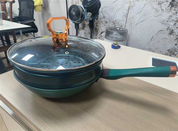 炒锅带蒸笼，质量不错，20多块钱