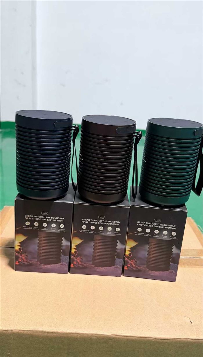 出口欧美冰桶蓝牙音箱，1200毫安电池，8W功率，可串联，三色，3000pcs