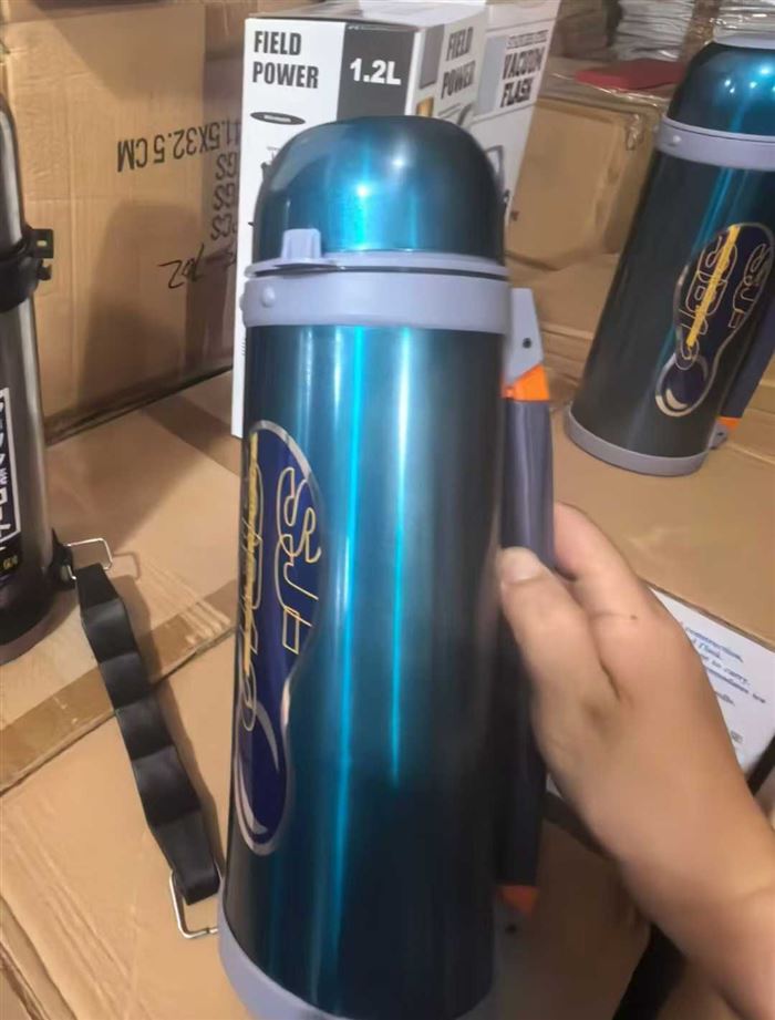 大容量保温水壶要的来。
