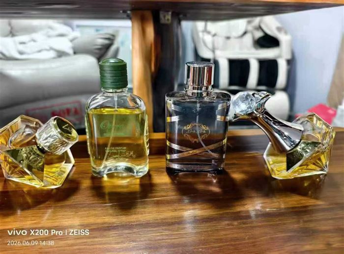 品牌香水50-100ml 一万瓶，能做的联系