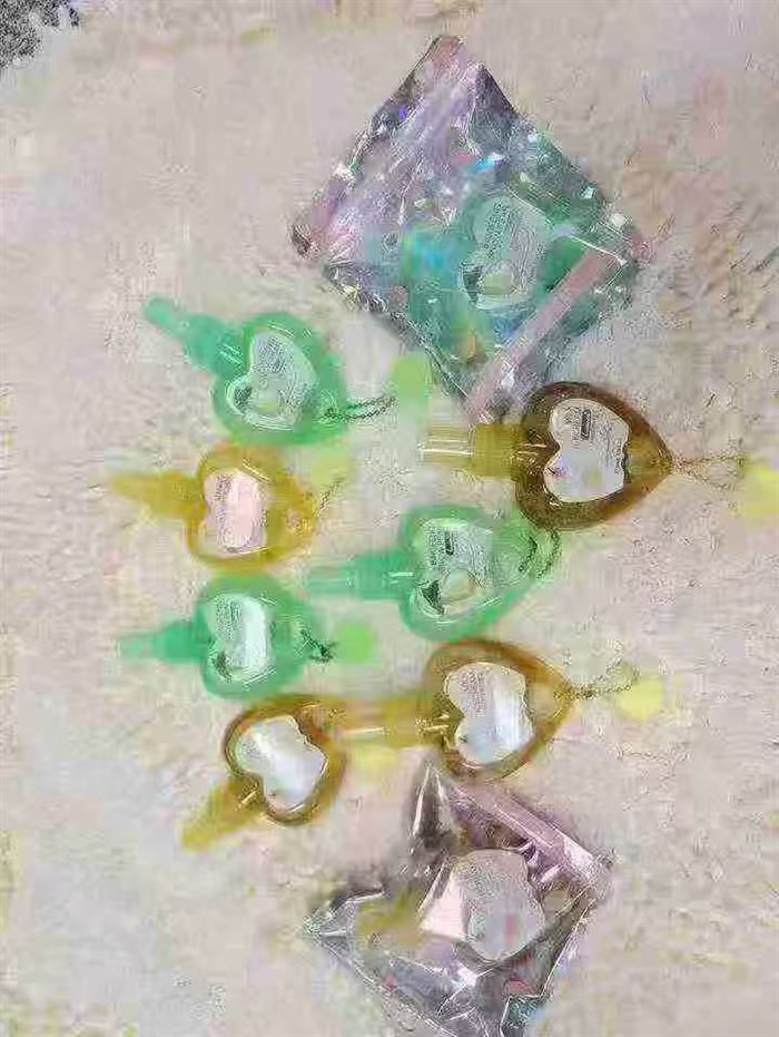 50毫升香水45000瓶左右，清货1元一个，分货1.2元一个，原箱原件，独立包装，好日期