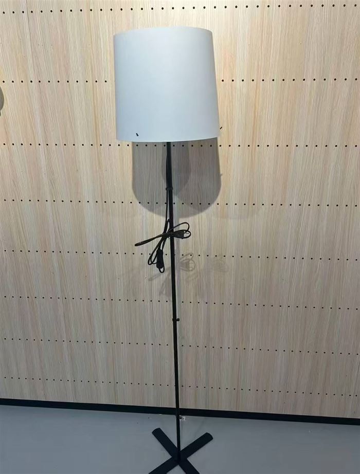 BARLAST 落地灯，黑色金属 灯杆高度可调节 ​27000套，合适外贸，全清的来