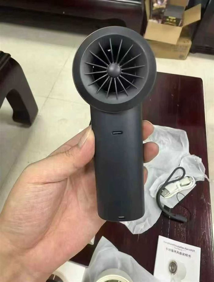5000 套，超强涡轮触屏手持风扇，内置3600毫安，100档，户外便携式随身静音空调高速无叶，大厂货，全新整齐，有兴趣私聊
