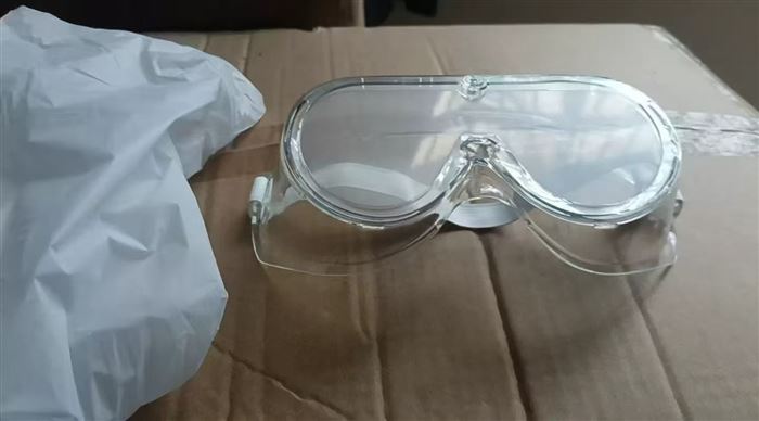 护目镜还有9600副，一件200副，0.7💰