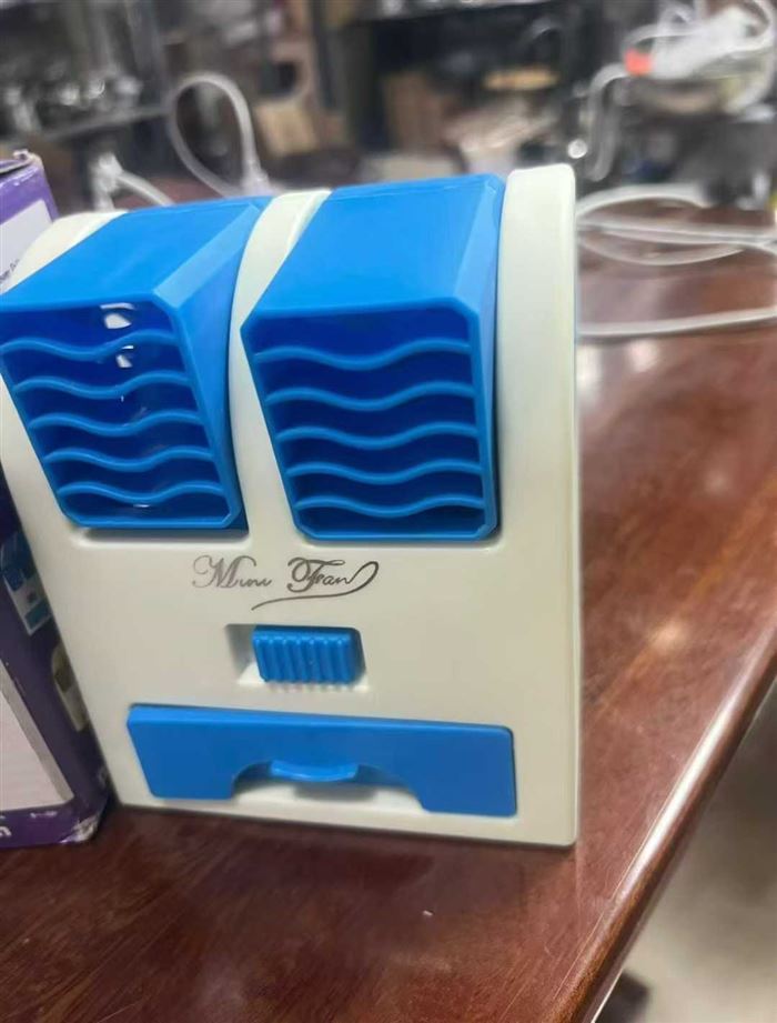 双口水冷空调桌面风扇， 2000个左右， 出厂价33元， 处理几块钱一个