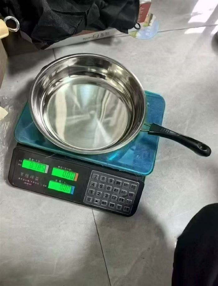 26无磁煎锅2500个，一件54个，清货4.5元