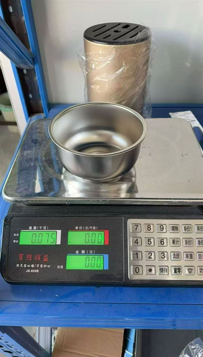 不锈钢小碗1000斤，按斤出，毛毛钱一个