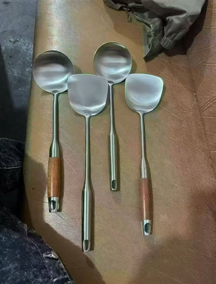 双立人同款铲、勺大量现货。一件300把，特价4.9💰