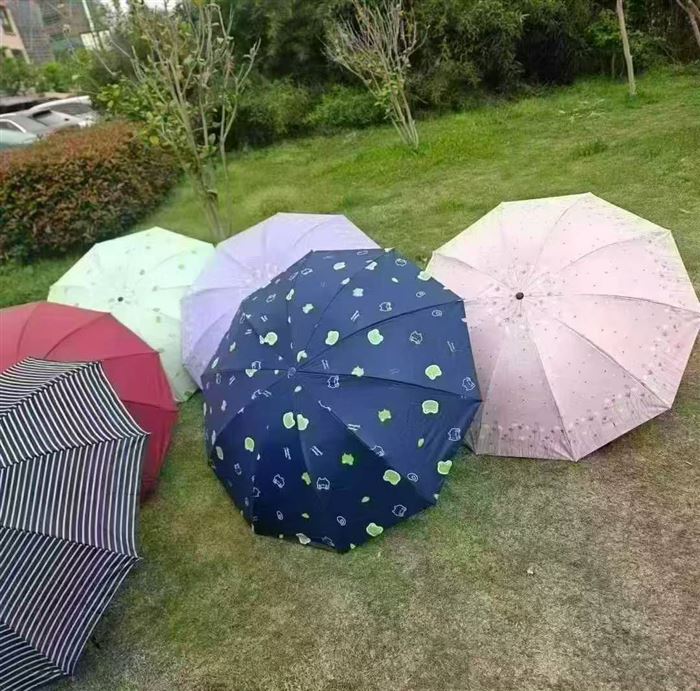 10骨加大黑胶晴雨伞3000支，清货8.8元一把，原箱原件，无瑕疵