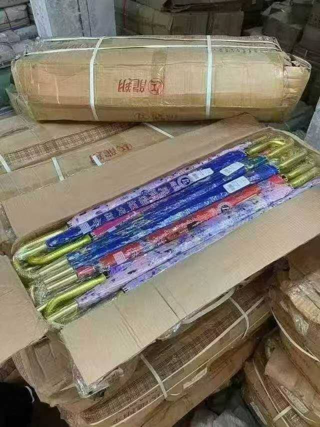 16骨混色长柄雨伞，原箱原件有吊牌有条码，等下1.2米的大雨伞，质量非常好， 特价10💰