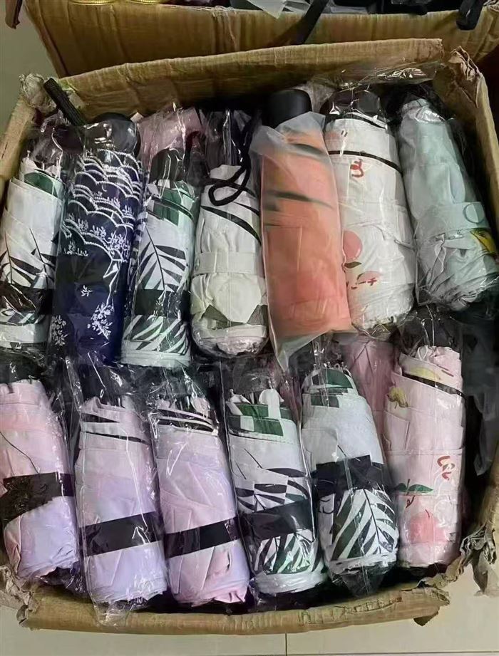 雨伞 5折1500把，超轻小巧五折撞色太阳伞防晒防紫外线新品简约晴雨两用彩胶遮阳伞， 特价6.5💰