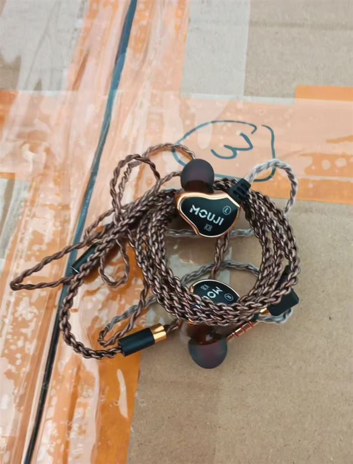 音质超好，双动圈铜环喇叭，还有500条