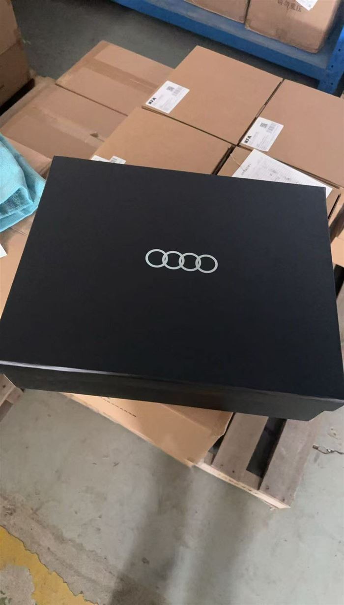 奥迪的公文包有752个