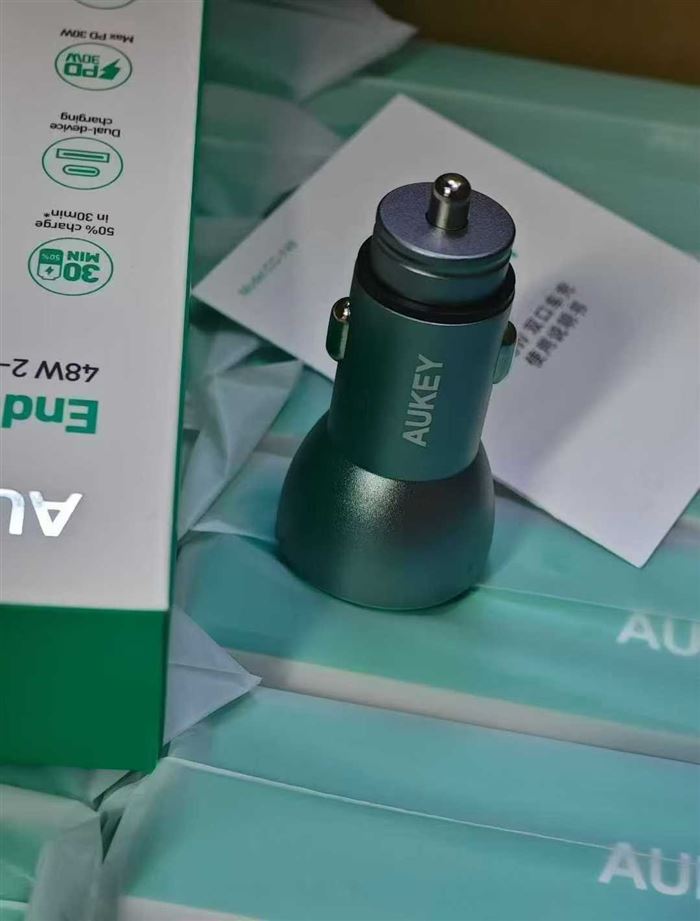 Aukey 傲基48w车载充电器，金属材质，现货销售 有量