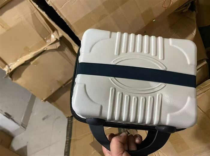 密码锁收纳箱 化妆箱 到货几千个 整箱整件 能做的联系