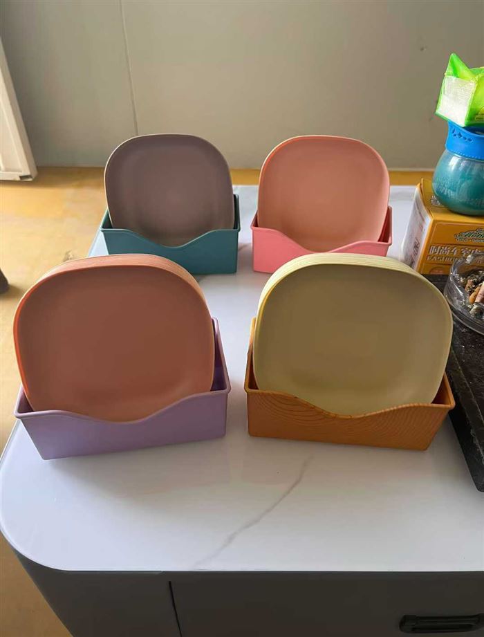 小盘子吐骨碟2吨左右 按斤卖，颜色任意搭配！