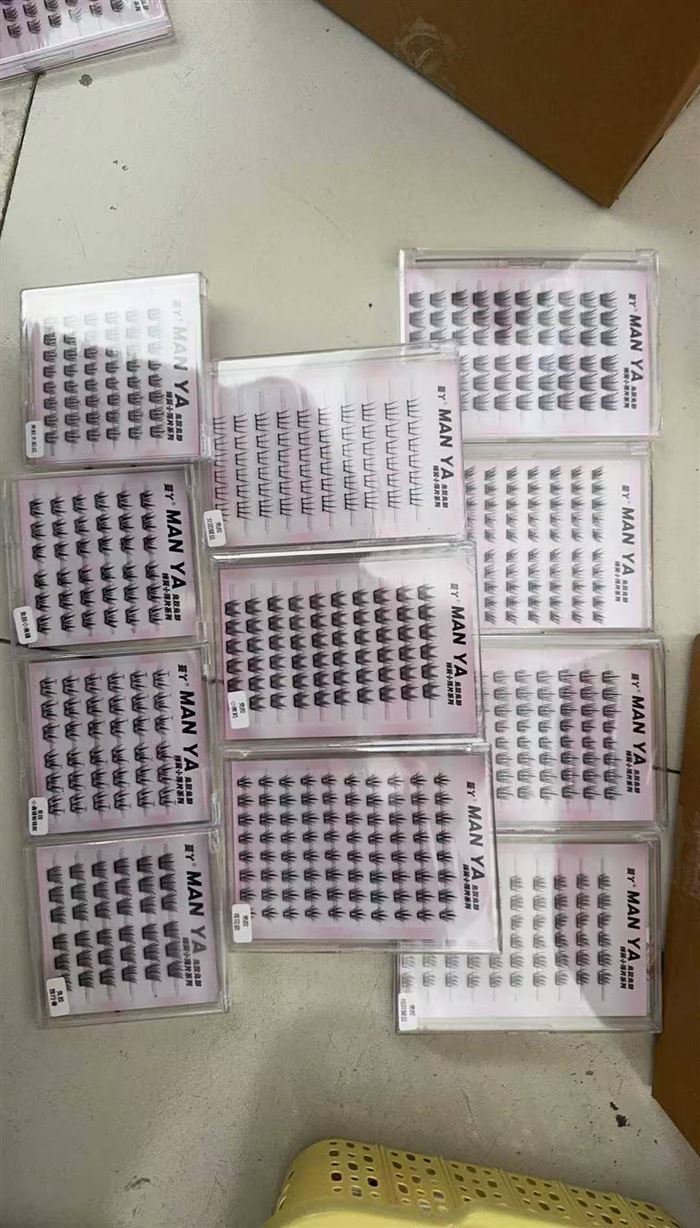 六排免胶假睫毛 10排免胶假睫毛，两万盒左右 便宜卖