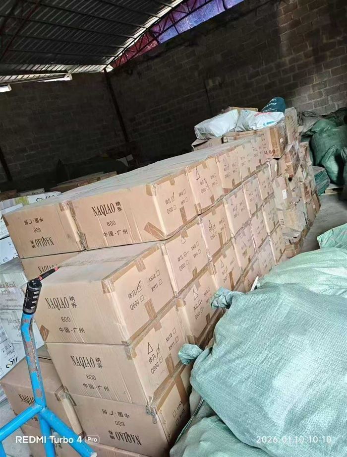 3000瓶纳乔定型喷雾，600ml和400ml两个规格，61件，便宜清货 ​