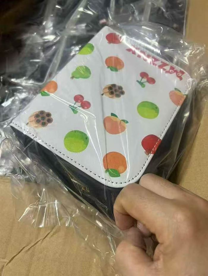 大容量饰品收纳册，质量嘎嘎好，总数量3500个有看中的吗，里面的也可以取出来。卡扣是活结的，全清1元一个清掉