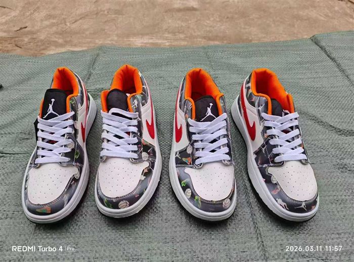 600多双潮鞋到，品牌货，​40~43码，约三个款，风格相似，花型稍有不同，独立膜袋包装，无瑕疵