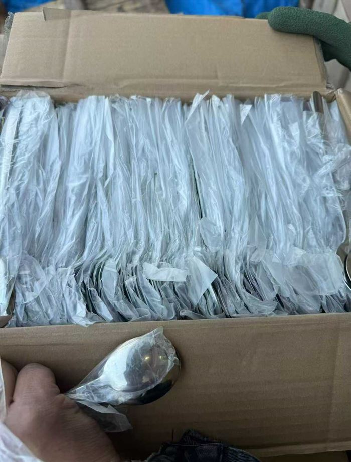 304冰勺只有2件，93斤，9块一斤