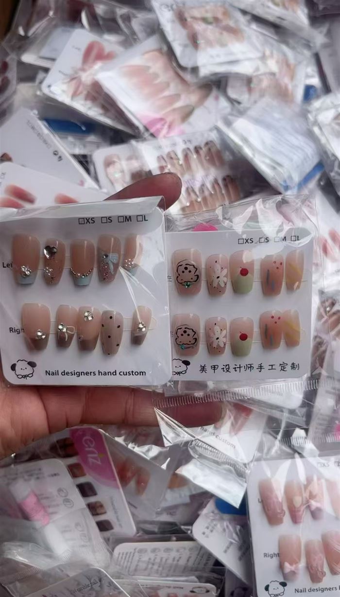 美甲最后6万副 都是独包装，基本都是新款，上百个款式，都带工具包