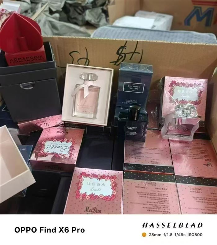 高档小香水5万瓶，清货2.5元一瓶，支持分货，独立包装，瓶体漂亮😍😍😍