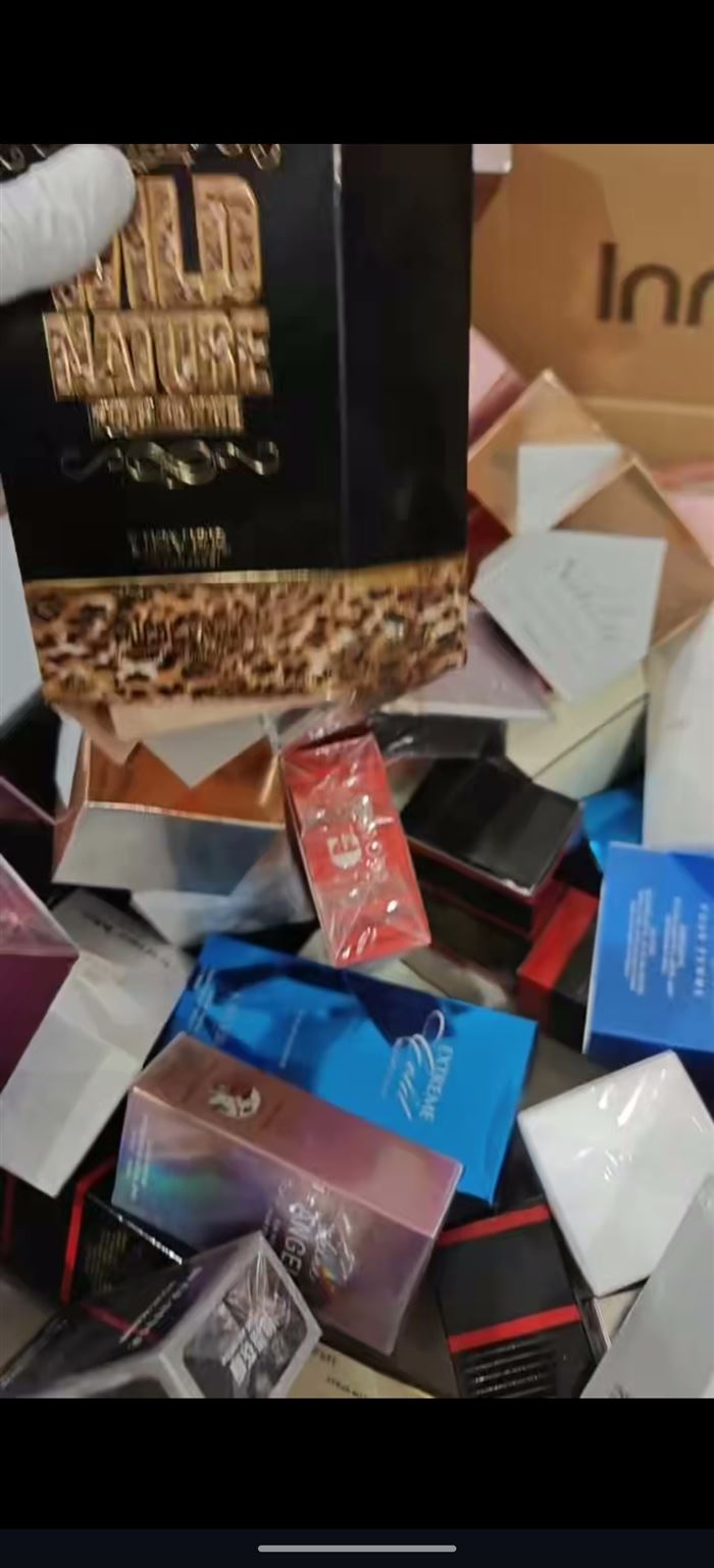 多款香水60000瓶，清货6元一瓶，纯工厂尾货，品质保证，香味醇正，留香持久，对接外贸装柜，覆盖全世界发货无死角，伊朗暂缓，美国拒发。。。