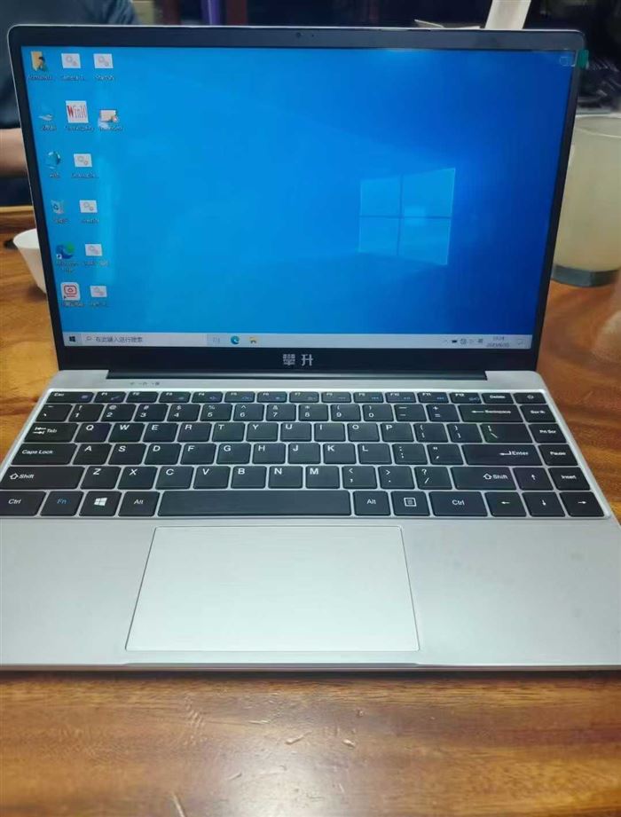 攀升笔记本电脑，4GB+32G和4GB+64G两种规格，数量60台，全新带包装电源适配器带无线鼠标，特价处理。