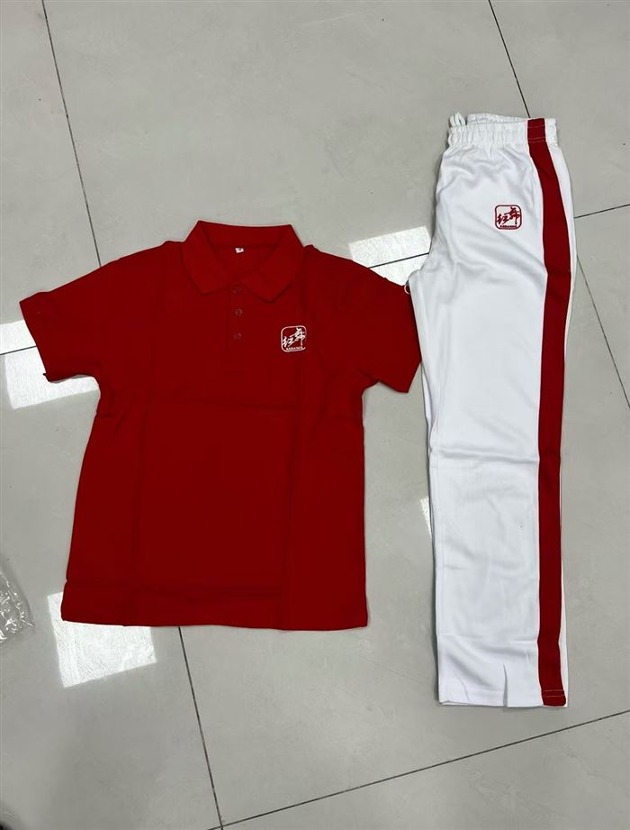 品牌校服到货3万件左右，质量做工特别好，独立包装，大货整齐干净，超低价出货