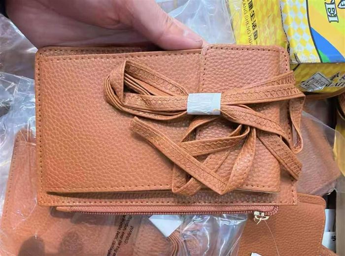 手机包碎钱袋13000个 独立包装袋吊牌 一个颜色 能做的联系