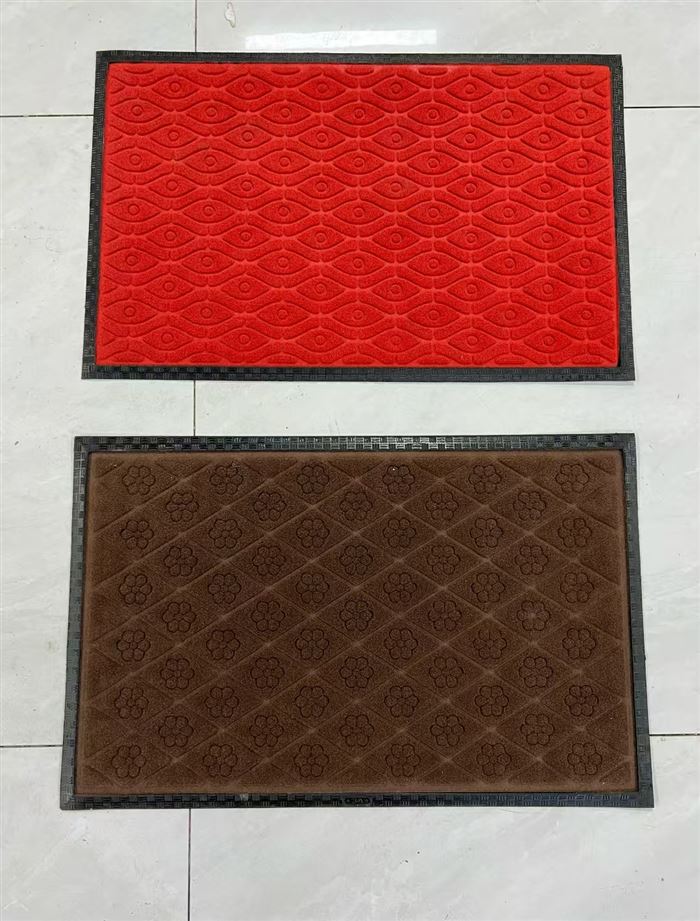 橡胶地毯到货10000多张，吸水防滑刮泥，质量非常好，原价不便宜，两个规格，橡胶地毯垫，不是水晶绒，懂货的来，价格便宜，块块钱的事
