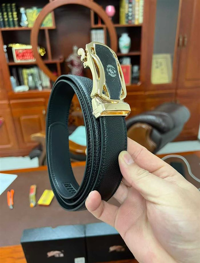 高端精美礼盒装腰带最后5000多盒，合金带头，全身纯皮材质，佩戴7颗功能性强磁扣，线下直销公司天价产品，品质做工无可挑剔，性价比超高，懂货的老板来，特价可分