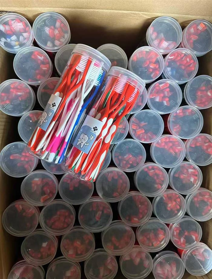 桶装杂款牙刷20万支，一桶20支装，一箱100桶