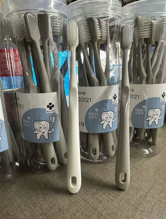 软毛桶装牙刷还有8万支左右；便宜处理