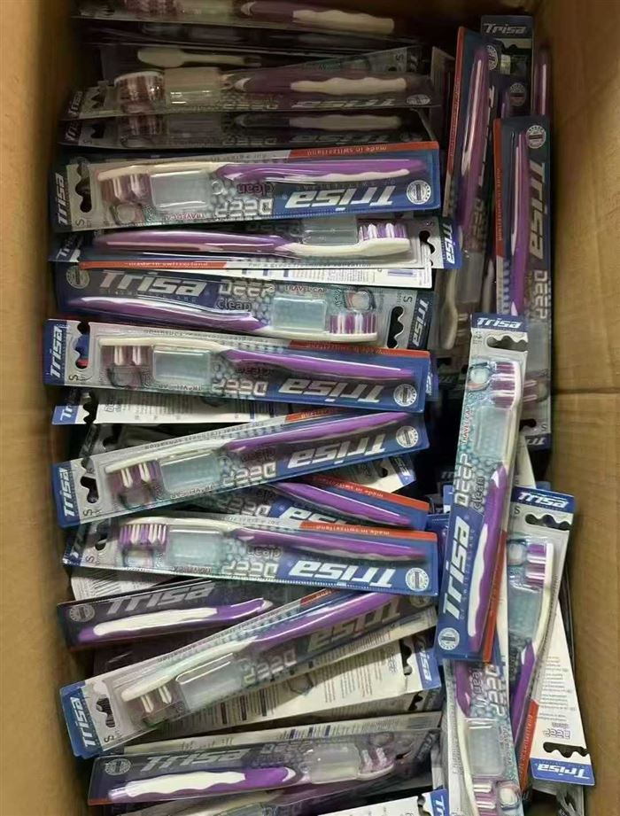 杂款牙刷还有5万支左右，便宜处理，毛毛钱一支。