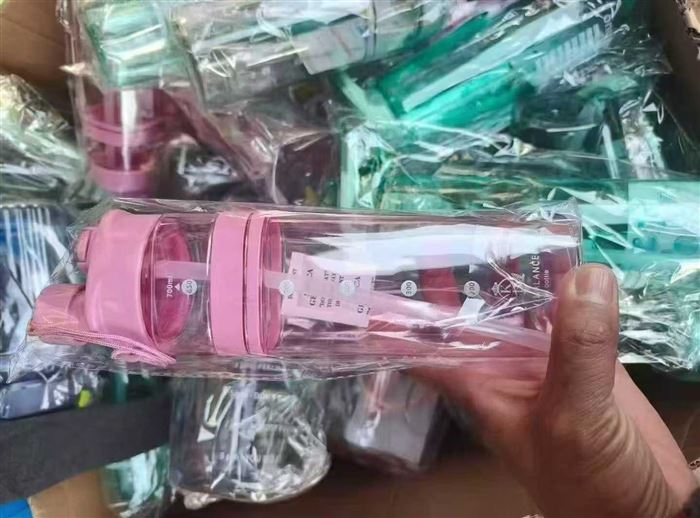 杂款食品级塑料水杯30000个左右， 清货3元一个， 可以分货出