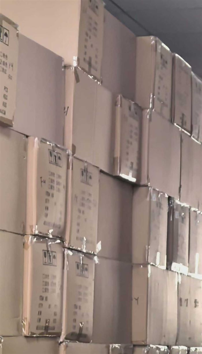 挂脖风扇，3000毫安的电池，外单可以走，一万个整箱整件