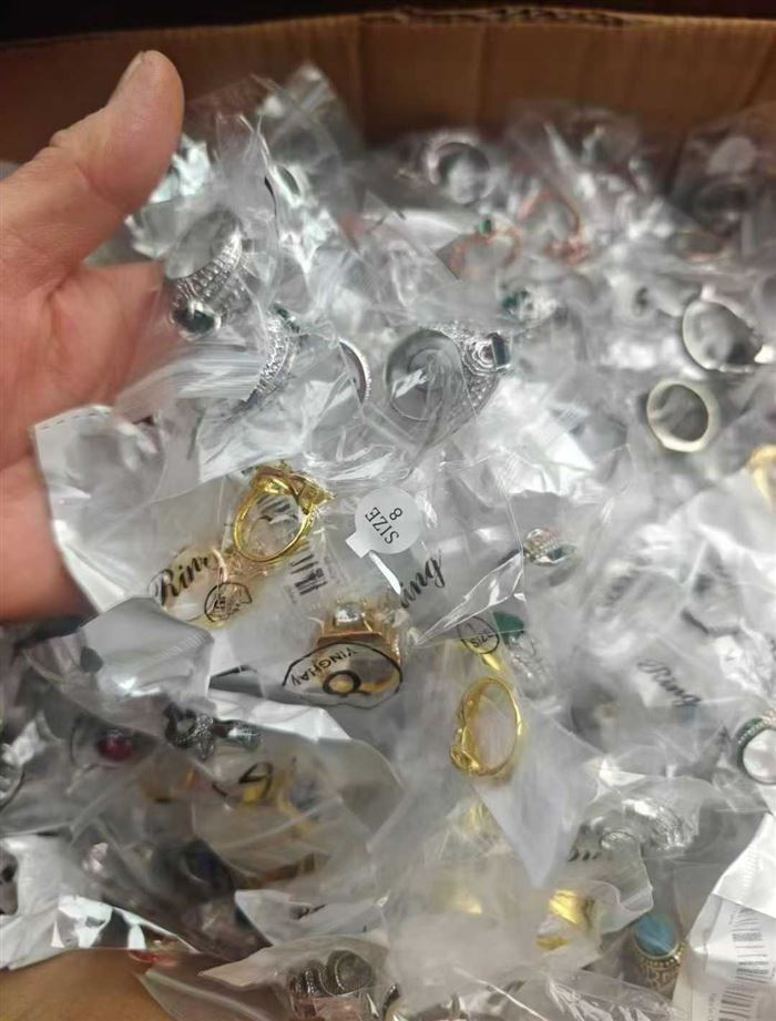 高端精品出口合金戒指50000个，1元一个